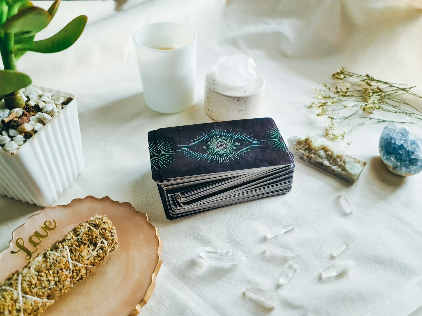 Tips for Interpreting Tarot Readings Effectively